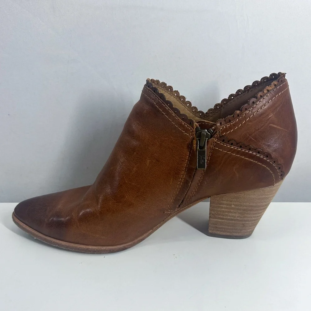 Frye Reed Brown Leather Scallop Trim Heeled Ankle Booties Size 9